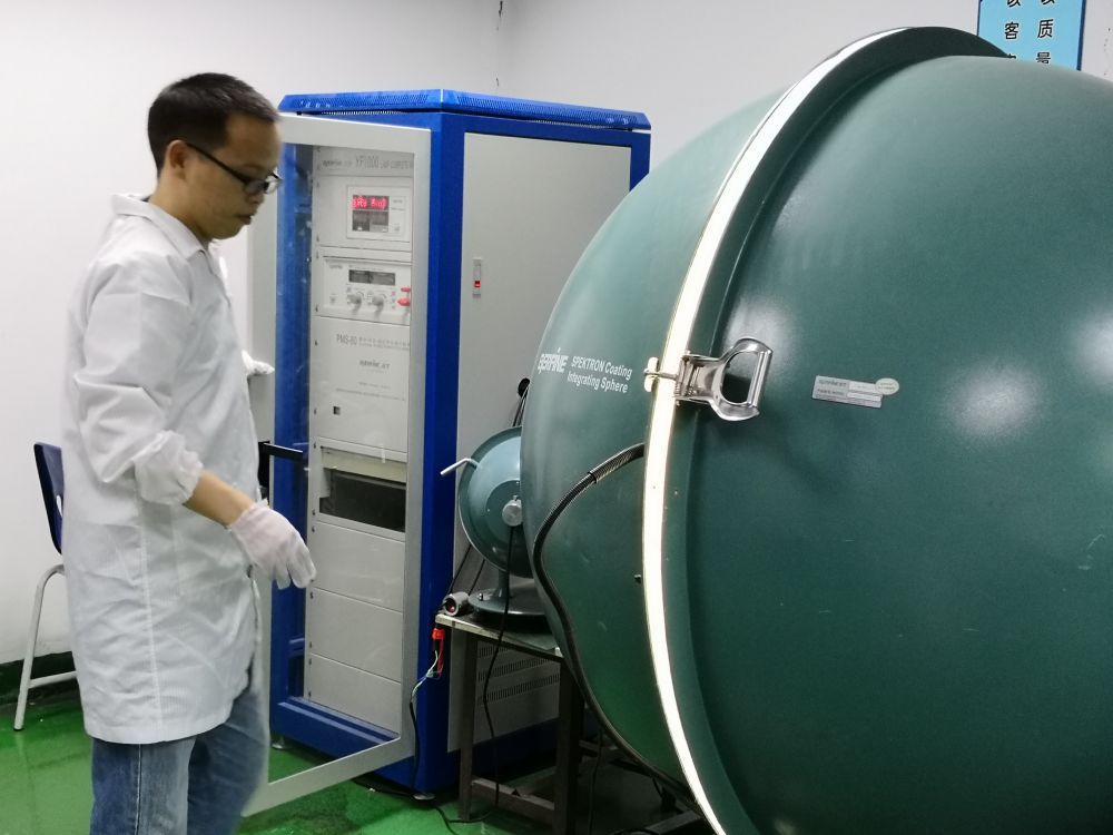 F88星宝光电的ＬＥＤ灯及灯具光电测试系统